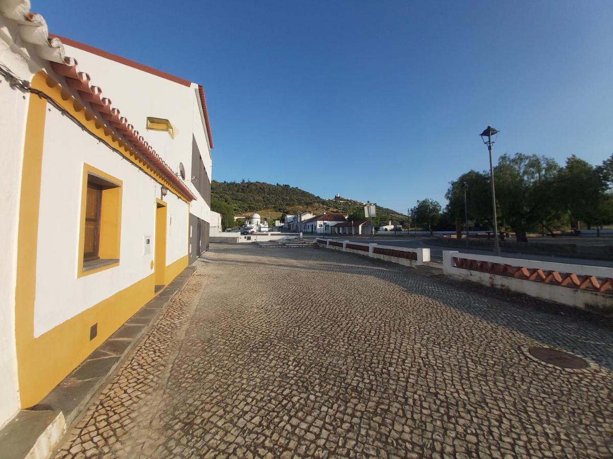 Villa Casa Da Avo Velhinha Telheiro Esterno foto